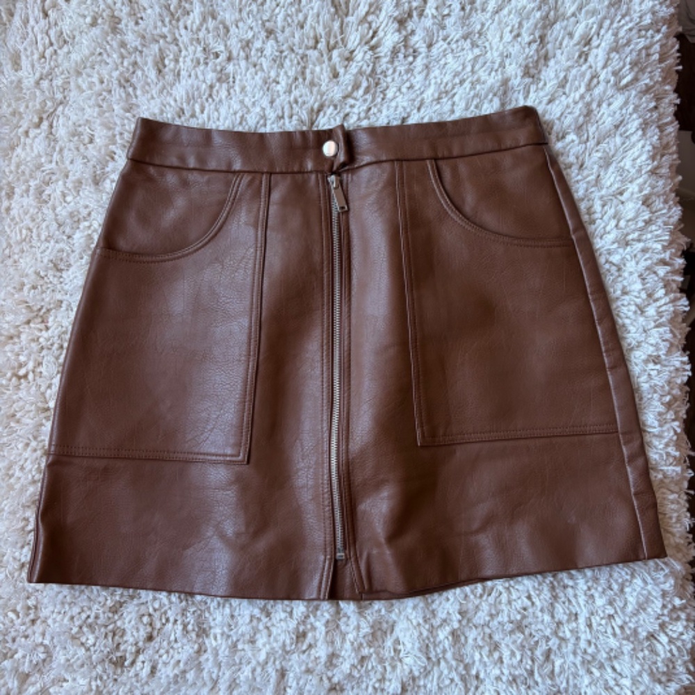 Stradivarius Brown Faux Leather Mini Skirt Zip Front Pockets Y2K Size 8